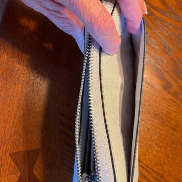 Kate Spade Pebble Grey Crossbody Purse with matching wallet - Picture 8 of 9